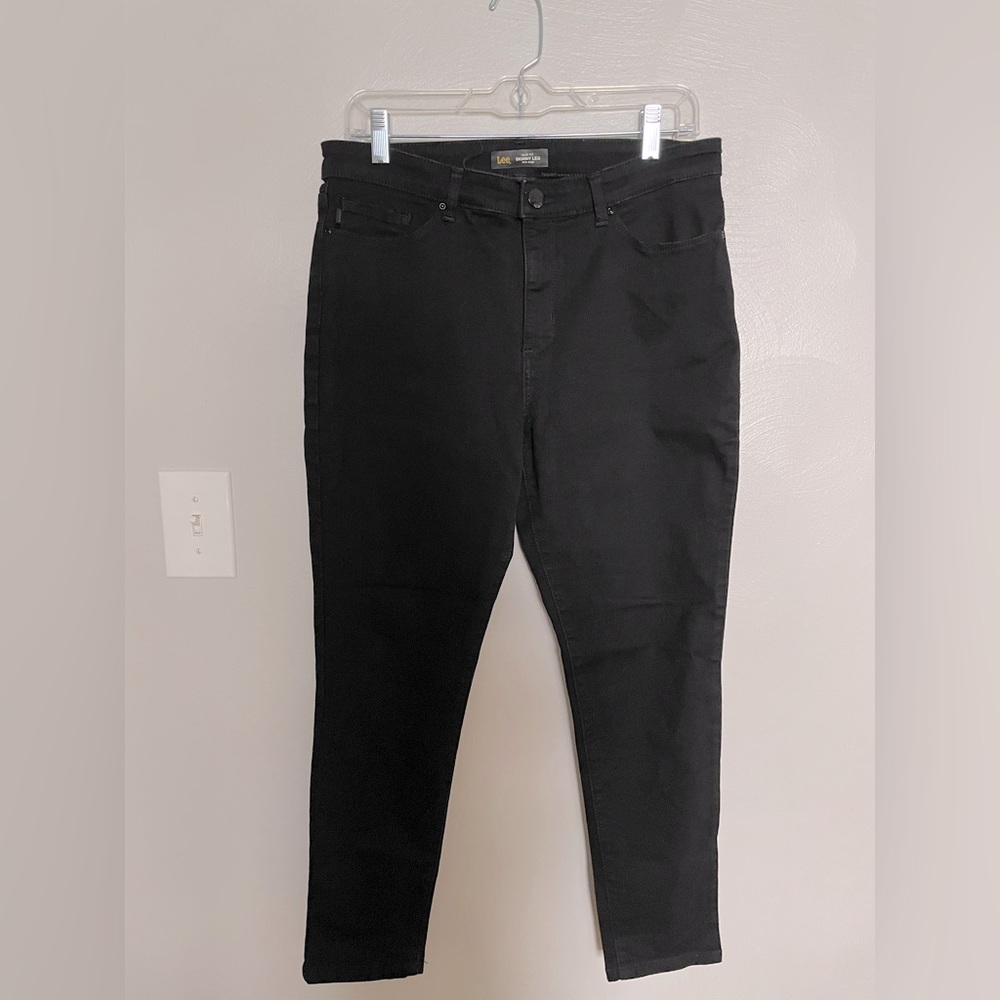 Woman’s Lightweight Black Pants